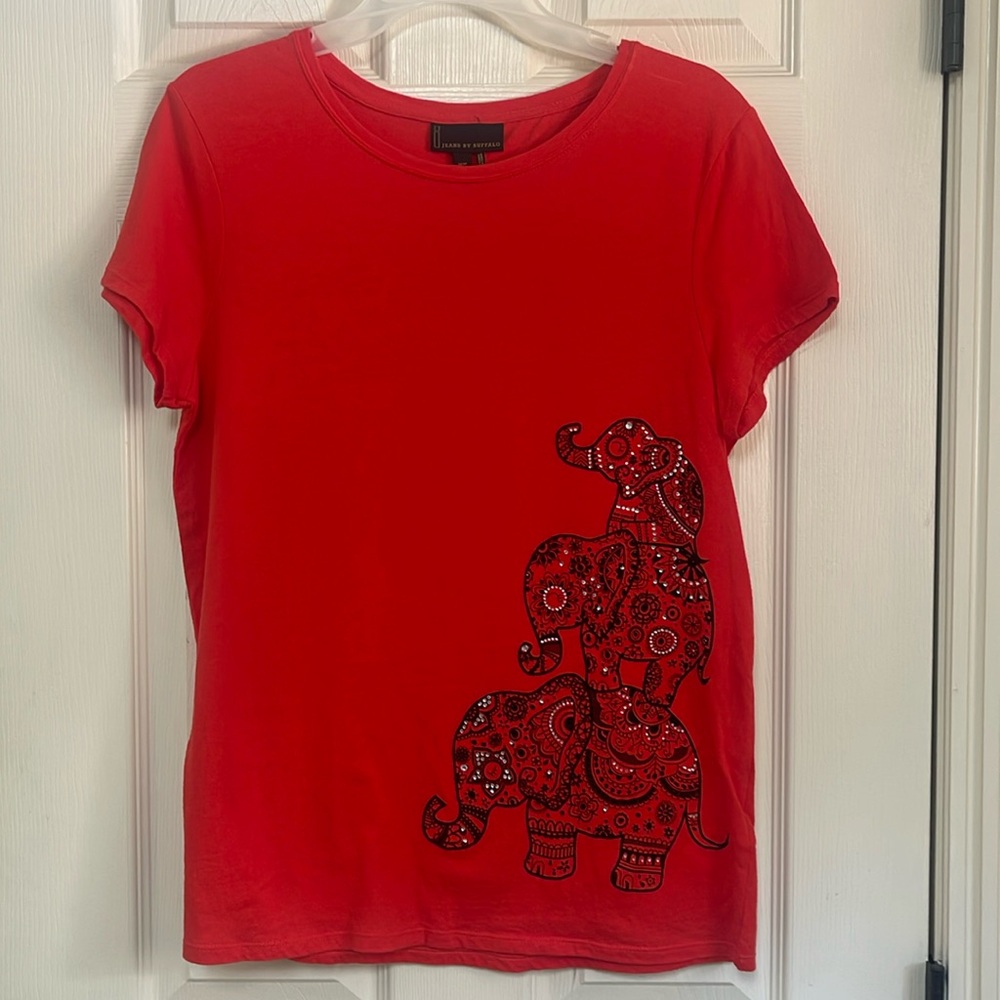 i jeans by Buffalo red top with 3 elephants on the front. Size medium.